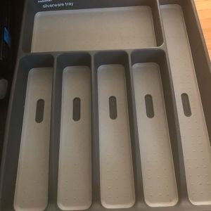 Utensils tray